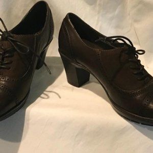 Brown Tie Up Clarks Size 7 Women's